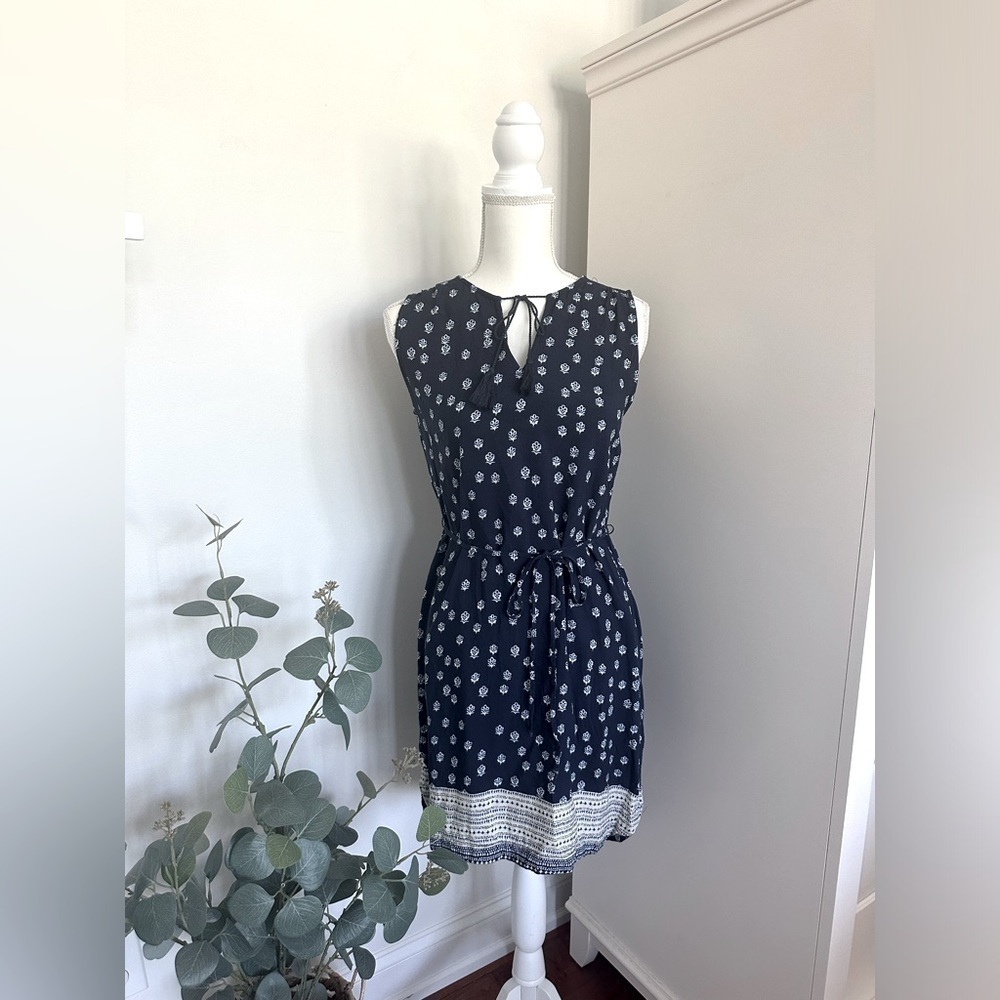 BeachLunchLounge Navy Blue and White Sleeveless Floral Print Dress Size Small